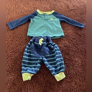 ‼️Mix and Match 3 items for $5‼️ Carter’s newborn outfit long sleeve pants